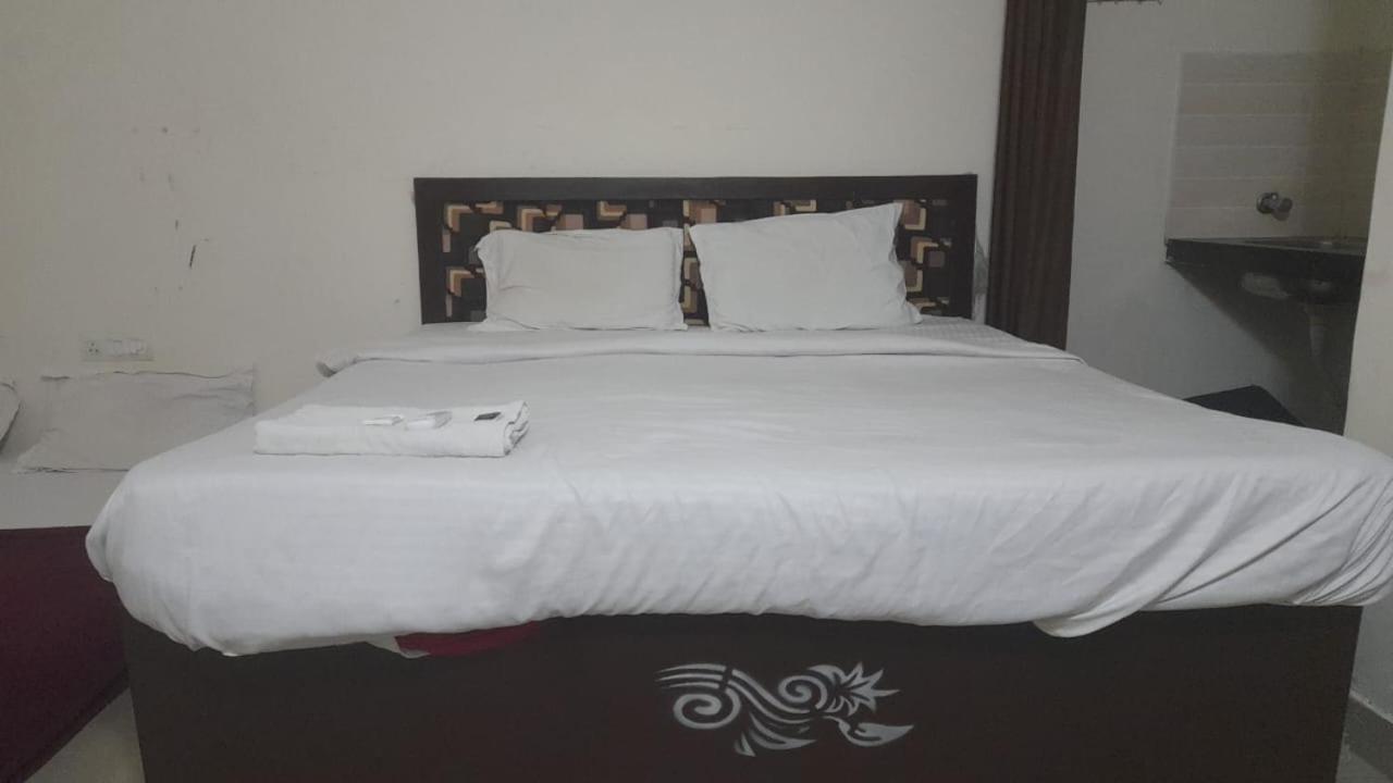 Meera 1 Bhk Palace Omaxe Vrindavan Exterior photo
